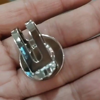 Funny Middle Finger Golf Ball Marker Golf Hat Clip Ball Hat Clip Marker Magnetic Removable Golf Ball Position Mark Golfer Gift